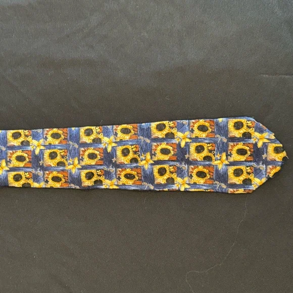 Ermenegildo Zegna 100% Silk Necktie –Sunflower and Butterfly Pattern on Navy 🇮🇹 - Picture 4 of 6